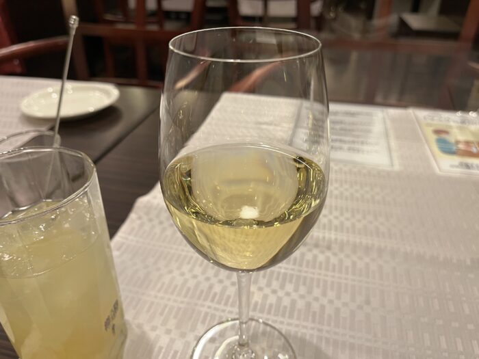 グラス白ワイン　しっかりタイプをチョイス